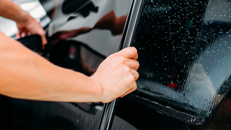 How Car Tinting Improves Safety and Reduces Glare While Driving in Dubai