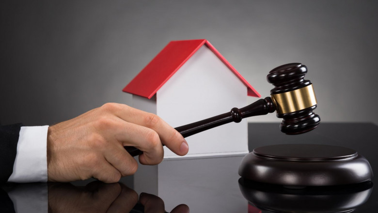 How a Real Estate Lawyer in Dubai Ensures Legal Compliance